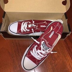 Maroon converse